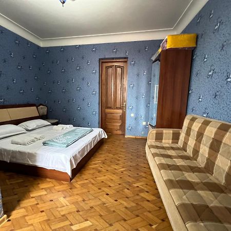 Twins Guest House Батуми Экстерьер фото