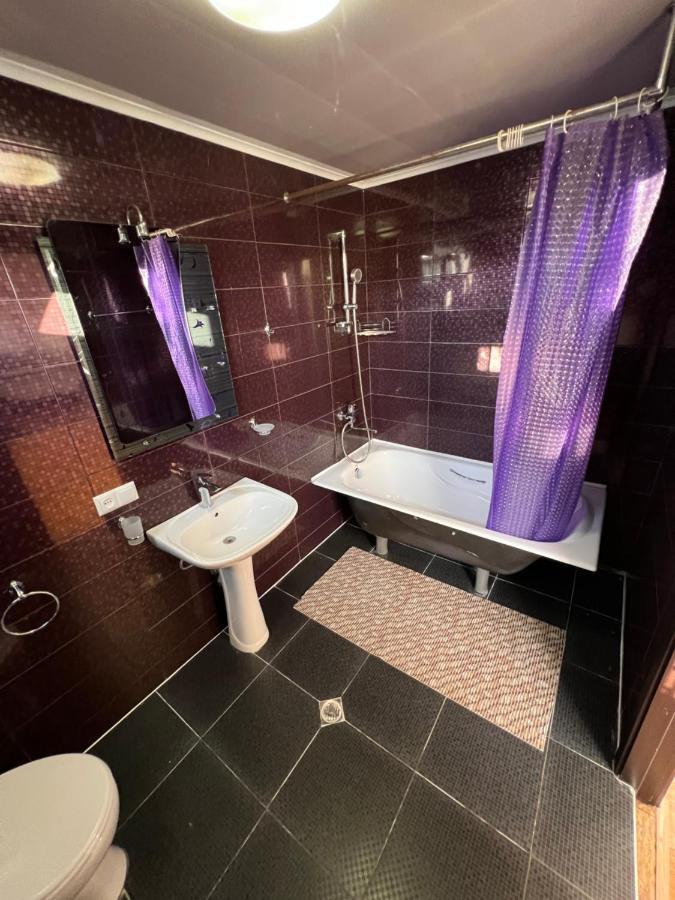 Twins Guest House Батуми Экстерьер фото