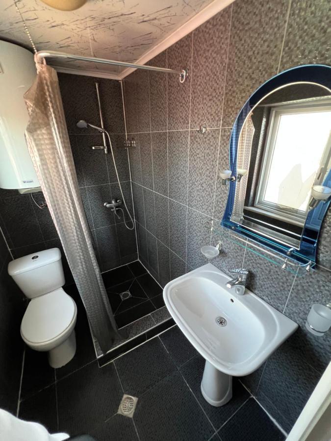 Twins Guest House Батуми Экстерьер фото
