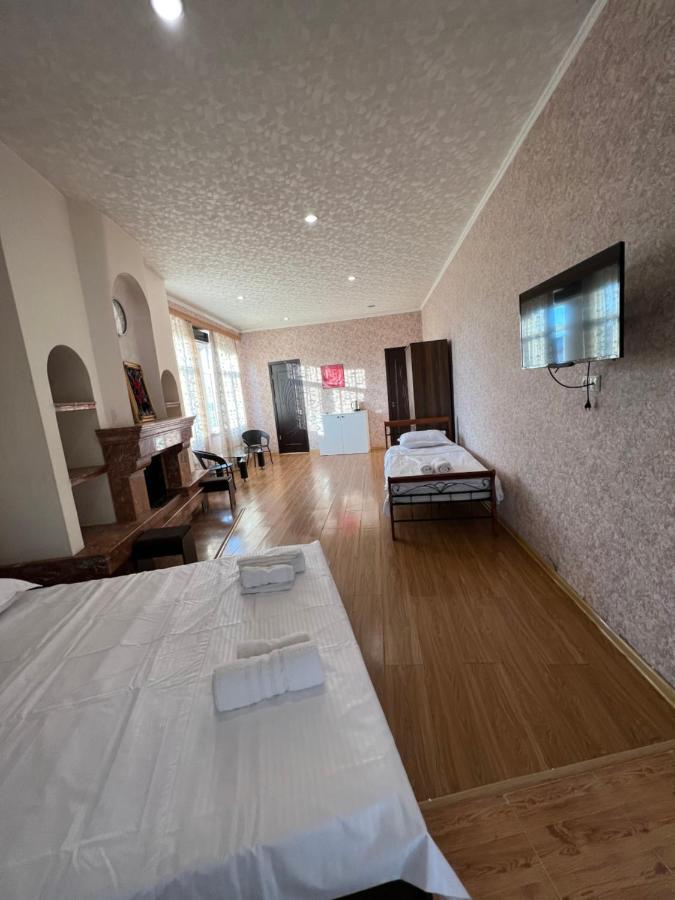 Twins Guest House Батуми Экстерьер фото