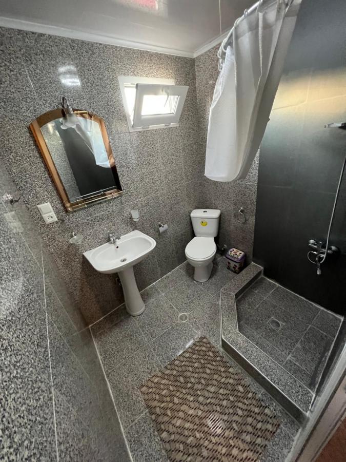 Twins Guest House Батуми Экстерьер фото