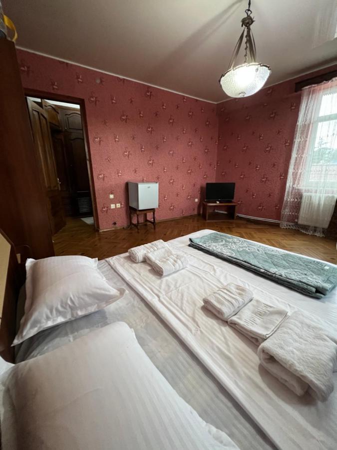 Twins Guest House Батуми Экстерьер фото