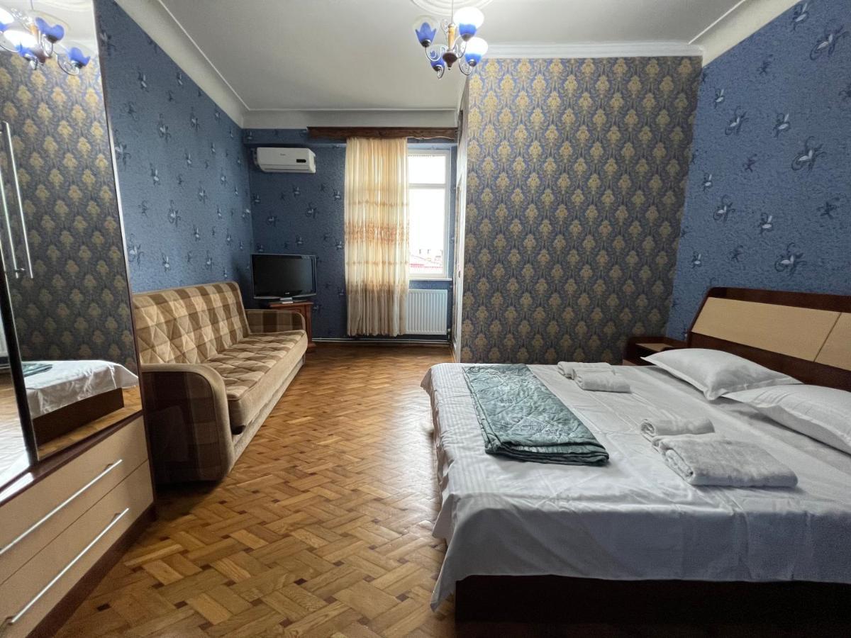 Twins Guest House Батуми Экстерьер фото