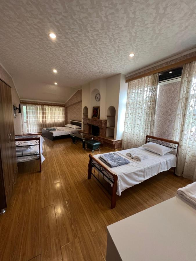 Twins Guest House Батуми Экстерьер фото