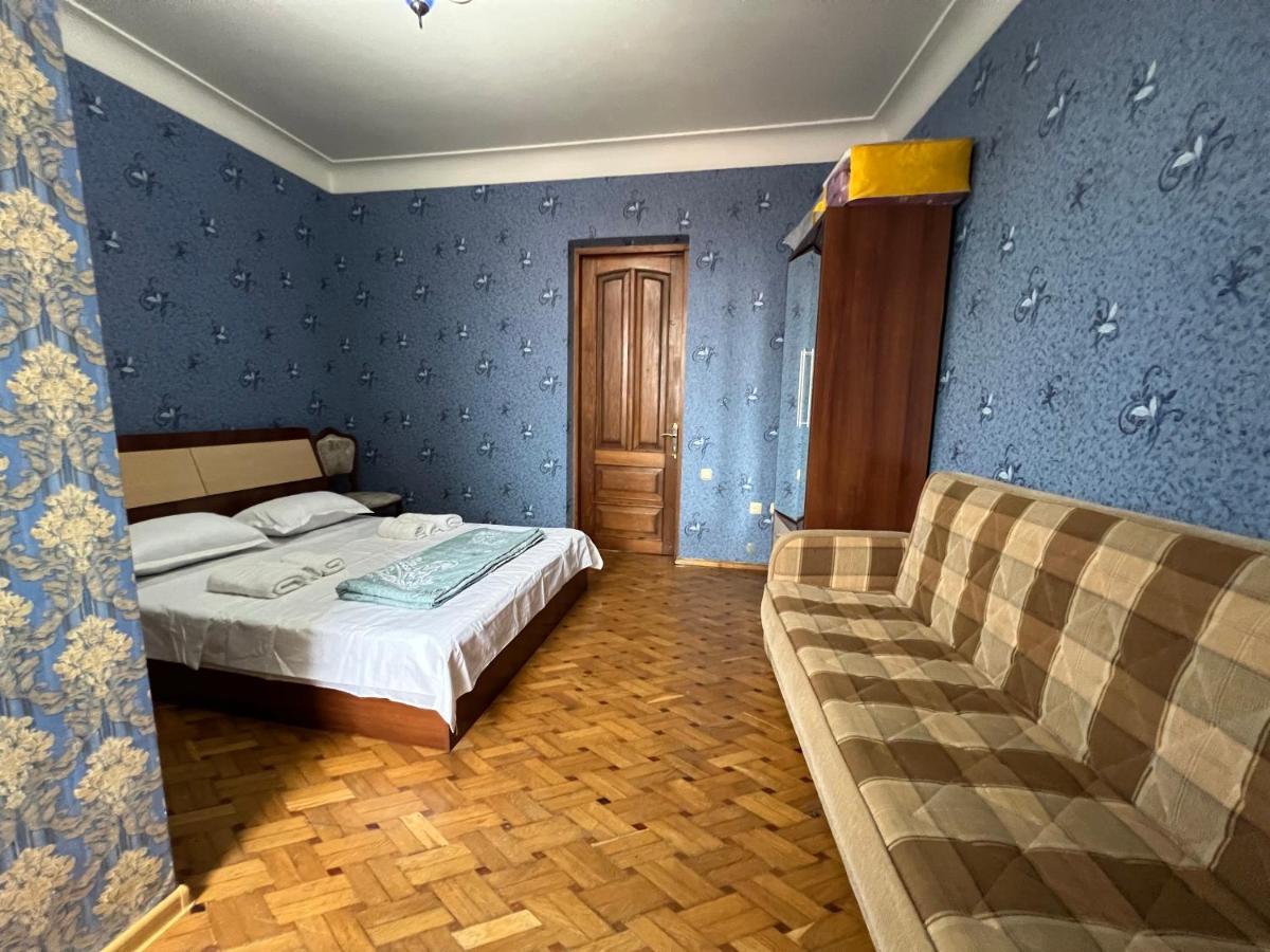 Twins Guest House Батуми Экстерьер фото